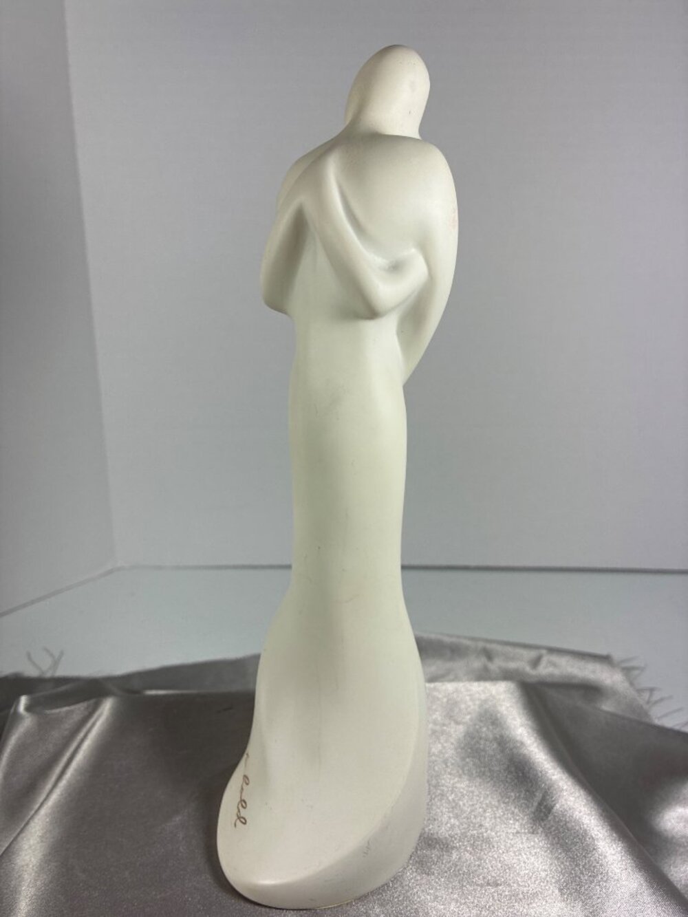 Hallmark To Love and To Hold Couple Sculpture - Picture 5 of 12